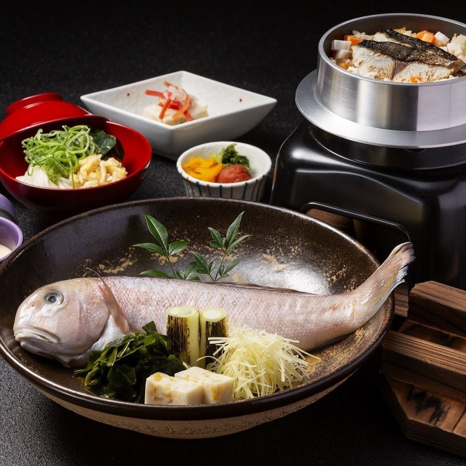 旬の食材を活かした懐石料理