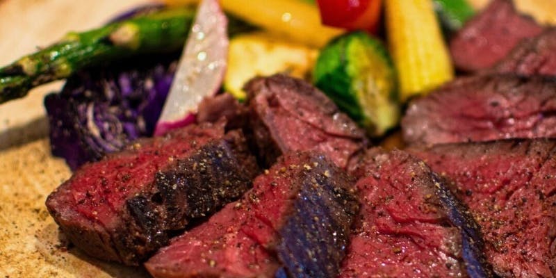 【 全7品 2H飲み放題付 】 メインは自慢の肉料理 厳選おつまみとともに味わう特別コース