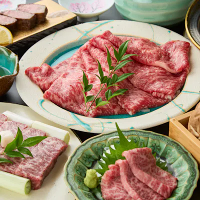 道頓堀で味わう、極上和牛すき焼き