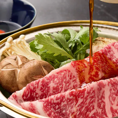 心斎橋で味わう、極上和牛すき焼き