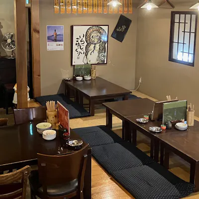 一人でも、仲間とでも。温かい笑顔と人情が迎える、心安らぐ居酒屋。