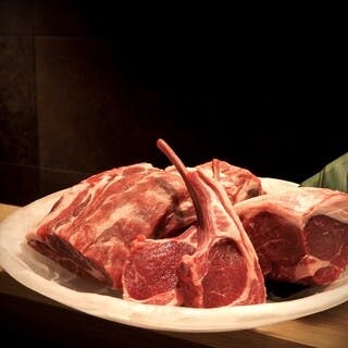 北海道産の新鮮なラム肉を使用したジンギスカン