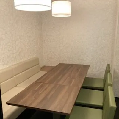 銀座の隠れ家で、ゆったりと寛ぐ。カウンター、テーブル、個室で叶える理想の会食。