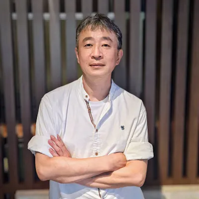 厳選素材と職人技が織り成す、珠玉の天ぷら。美酒と共に味わう一品。
