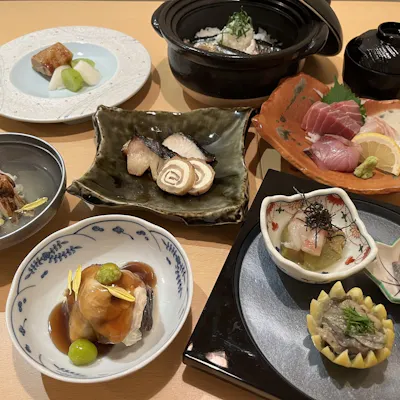 旬の恵みを愉しむ。月替わりで贈る、和食と寿司の饗宴コース