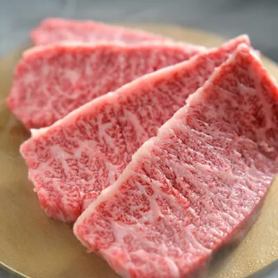 選び抜かれたA5ランクの牛肉を厚切りでご提供