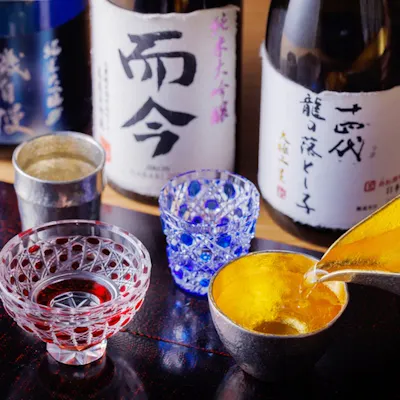和食と美酒の響宴。厳選された地酒や銘酒が彩る、奥深い味わいのマリアージュ。