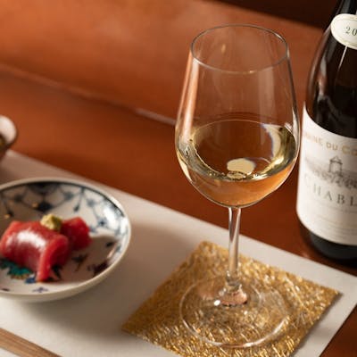 厳選されたワインや日本酒とのペアリング