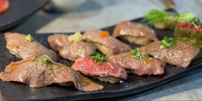 和牛肉寿司10貫セット（スープ、デザート付）