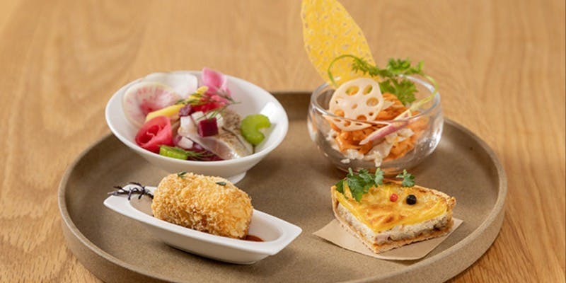 【ランチコースB】前菜盛合わせ、メインの魚、肉料理、デザートなど全6品