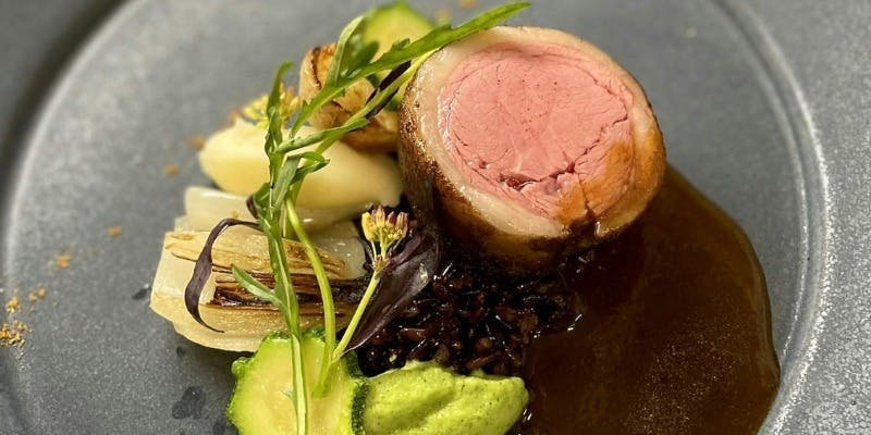 【ディナー特別コース】アミューズ、前菜、温菜、魚・肉料理、デザートなど全7品