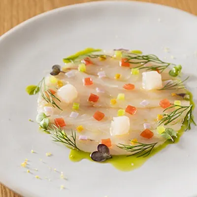 ディナーは旬の食材を活かしたおまかせコース