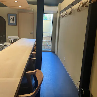 カウンター席で楽しむ大人の嗜み