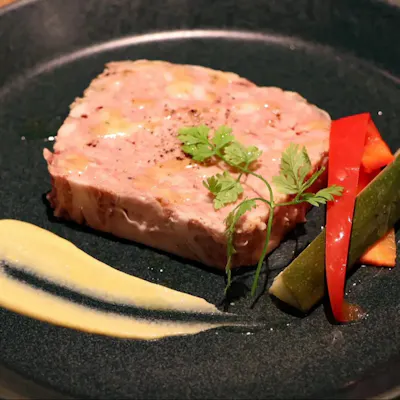 旬を味わう本格ビストロ料理