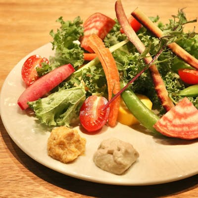 産地直送。契約農家から届いた新鮮野菜を使用した一品料理