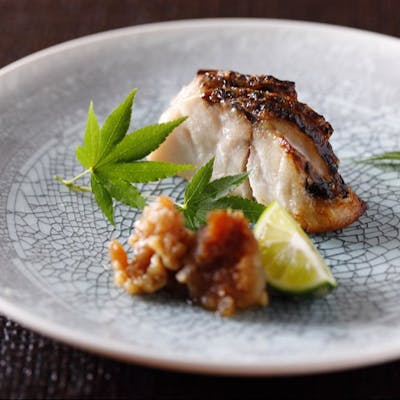 旬の鮮魚と奈良の食材を使った季節の料理をコース