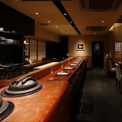 格式ある空間の中にも心安らぐ温かみを感じることが出来る店内。