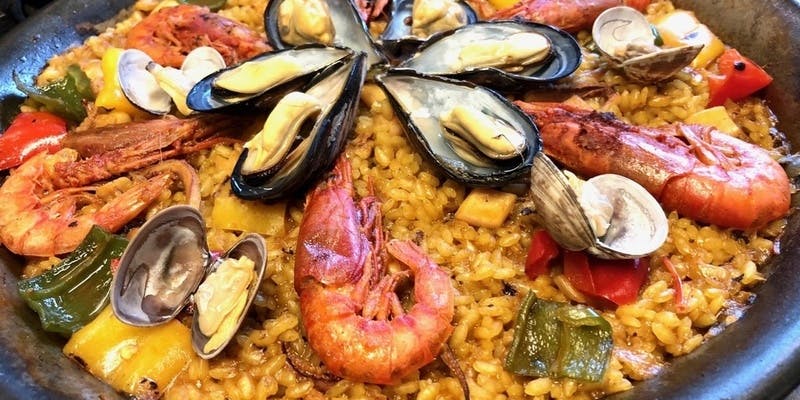 【特製スペインコース】アンダルシア風若鶏の串焼き、海の幸のパエリア含む全6品＋90分飲み放題