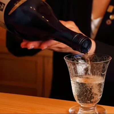 希少酒から地酒まで、物語を紡ぐ一杯を