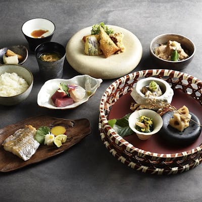 旬を味わう、華やかな日本料理の真髄