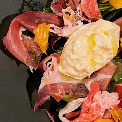 旬の食材を昇華させる、和と洋の融合。一皿一皿に込めたシェフの想い。