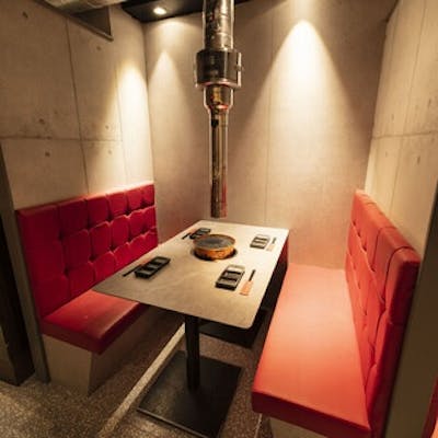 個室完備。和モダン空間で味わう、厳選和牛と贅沢なひととき