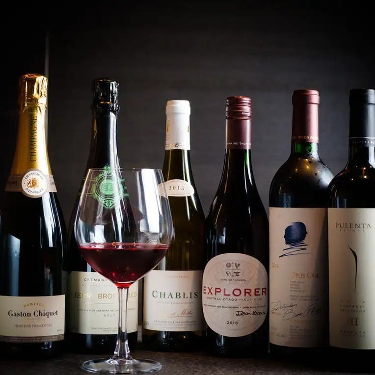 肉料理と好相性の厳選ワインを豊富にご用意