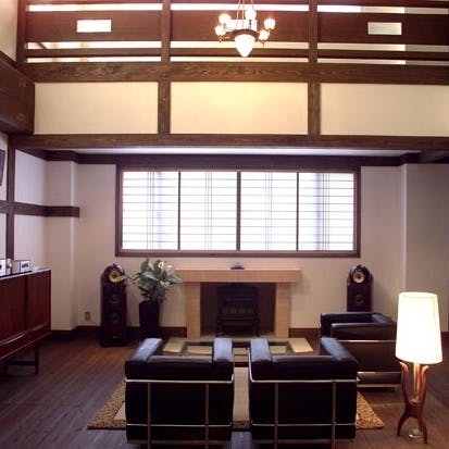 落ち着いた和モダンの空間