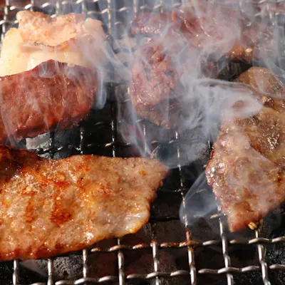 炭火焼きによる香ばしさと旨味