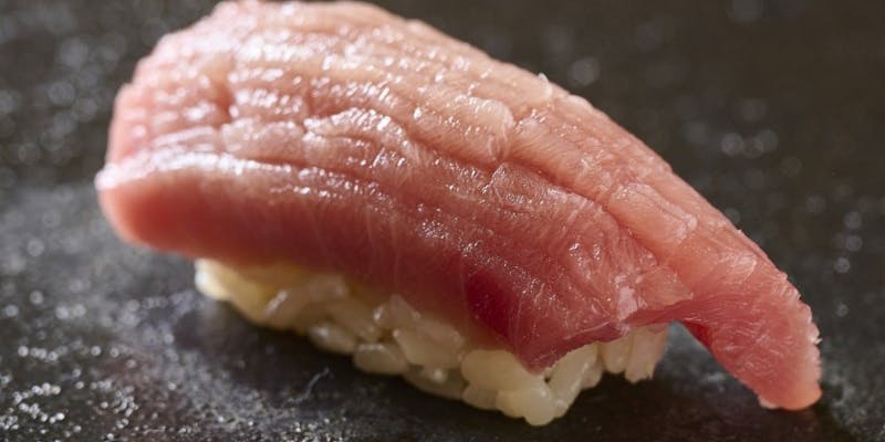 つまみ5品と握り鮨8貫のコース