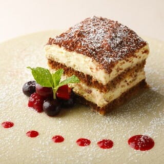 特別な日を祝う、感動のフルコースとサプライズ