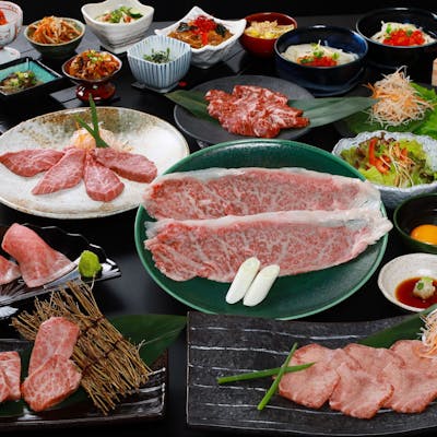 和牛を知り尽くした目利きが厳選。至高の黒毛和牛を織りなす、珠玉のコース料理。