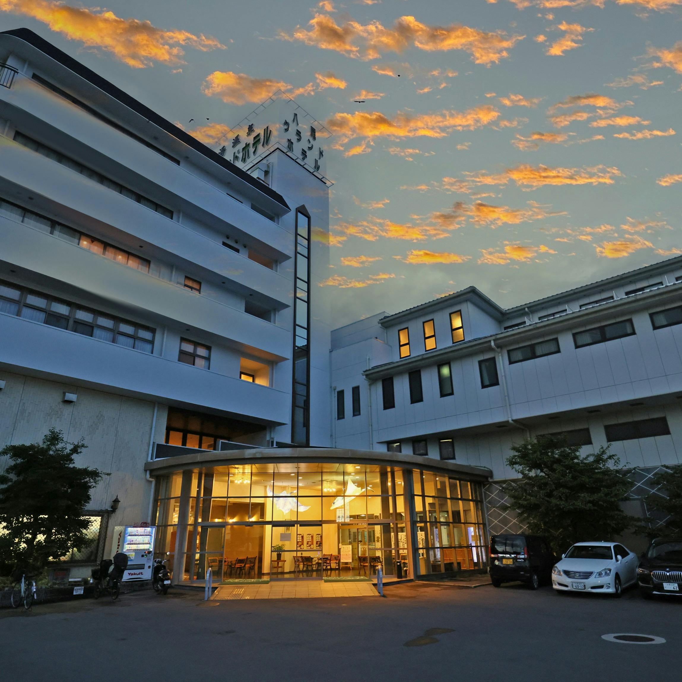 アクセス便利な立地と送迎サービス