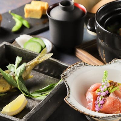 新鮮な魚介と旬の野菜を使用した和食