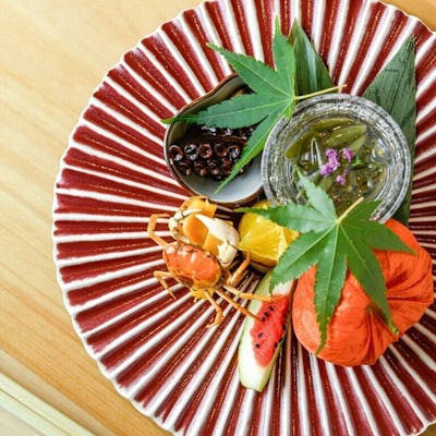 選りすぐりの海鮮と熟練技が織りなす旬の饗宴