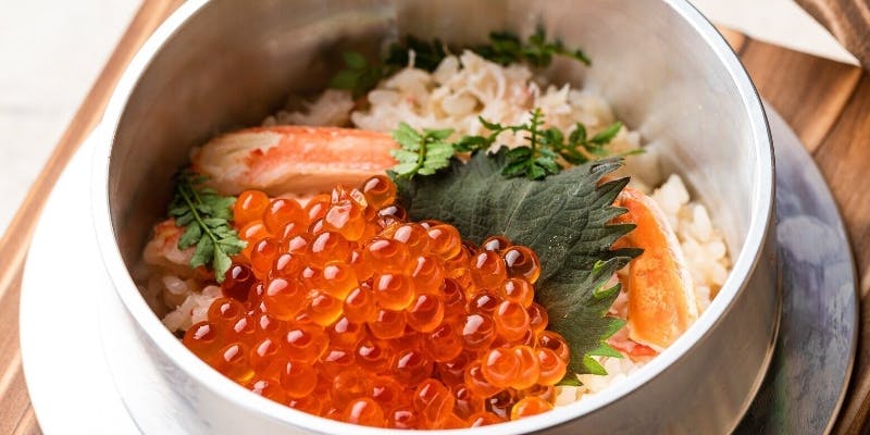 【海鮮好き必見！】2.5h飲み放題付き全8品 旬の鮮魚＋蟹といくらの釜飯 料理も嬉しい個人盛りでご提供