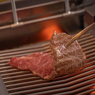 煙の出ないロースターで快適な焼肉体験