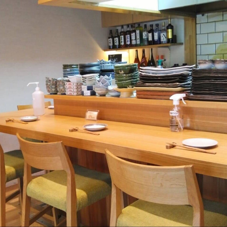 落ち着いた和の雰囲気の店内