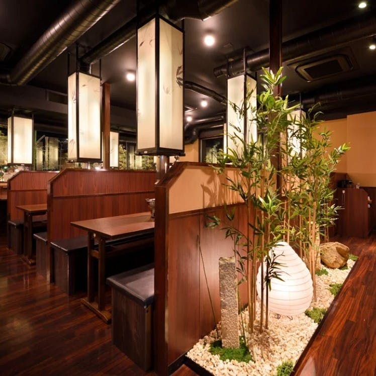 落ち着いた雰囲気の店内