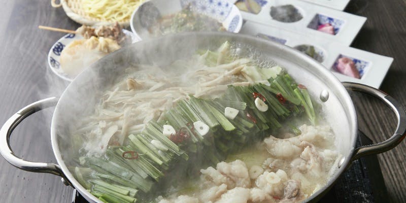 【飲み放題付】国産和牛モツ鍋コース全7品｜提灯あふれる屋台＋120分飲み放題付き