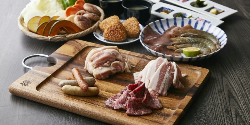 【飲み放題付】焼肉BBQコース｜全12品｜提灯あふれる屋上屋台＋120分飲み放題付き