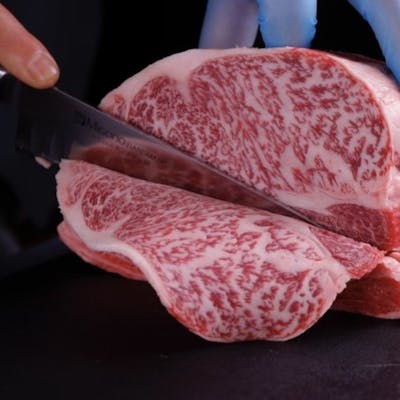 特別ルートで仕入れる、極上九州産黒毛和牛