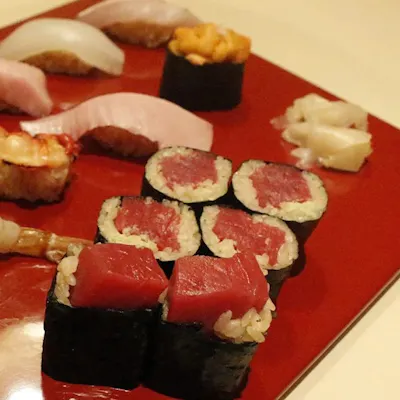 大将こだわりの味、名物「鉄火(でっか)巻き」で締める至福のひととき