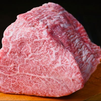 A5の中でもさらに希少な霜降り和牛をご提供