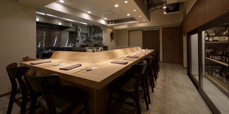 【今月のコース】前菜から海鮮・お肉料理まで、季節の食材をお楽しみ頂ける、シェフおまかせの特選コース