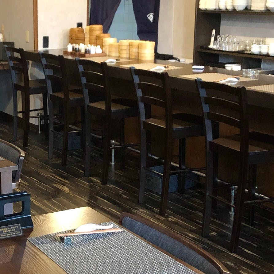 落ち着いた雰囲気の店内