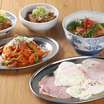 約100種類の料理を少量ずつ提供