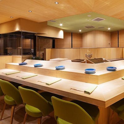 非日常を演出する洗練された空間。特別な日を彩る至福のひとときを。