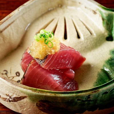 旬の味覚を贅沢に味わう。季節ごとに変わるおまかせコース。