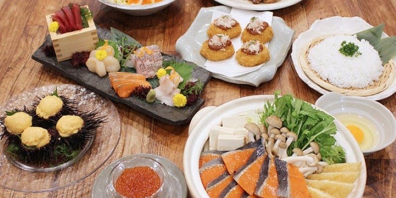 【トマム】自家製雲丹ムースと石狩鍋または鮭のちゃんちゃん焼きで始まる当店の入門コース＋飲み放題